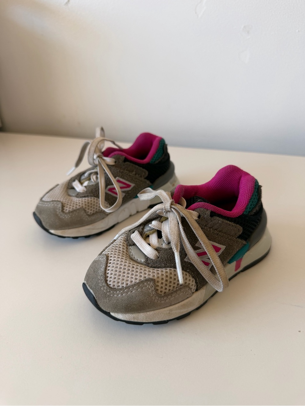 New Balance Gray and Pink Kids Sneakers with Teal Accent Toddler size 5